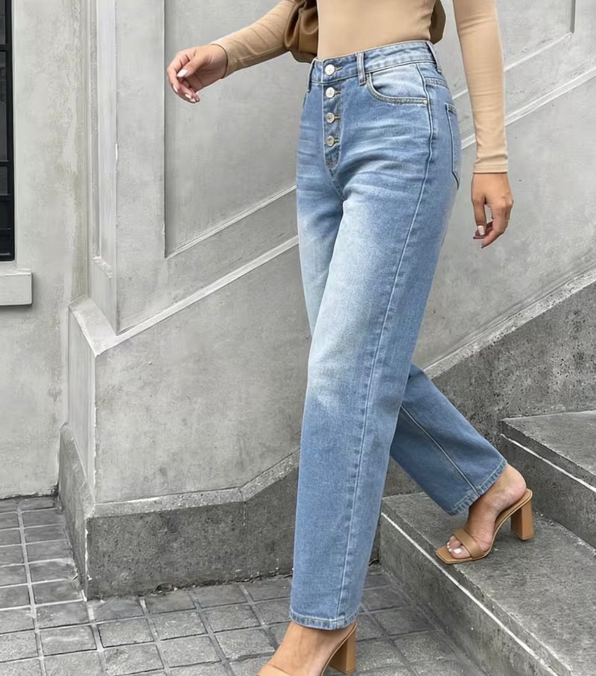STRAIGHT LEG JEANS